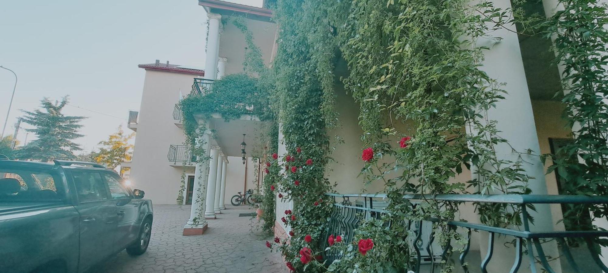 Hotel Rezydencja Rosa Przemysl Exterior photo